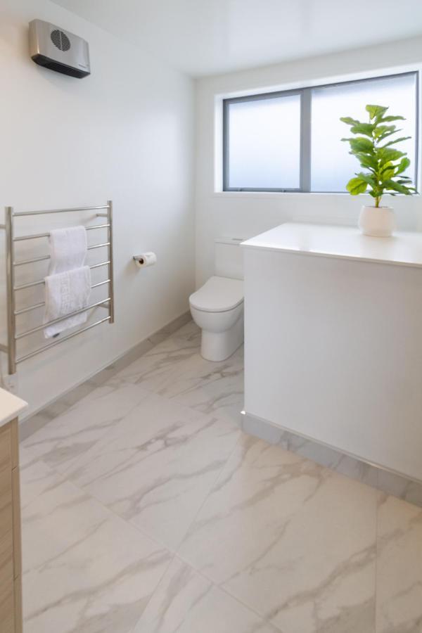Upper Riccarton Dream - 2 Bed 2 Bath W/Carpark Lägenhet Christchurch Exteriör bild