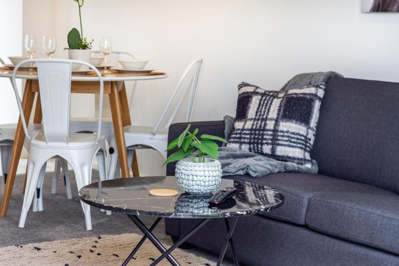 Upper Riccarton Dream - 2 Bed 2 Bath W/Carpark Lägenhet Christchurch Exteriör bild