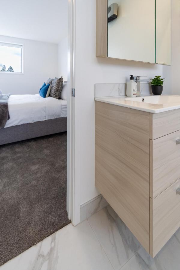 Upper Riccarton Dream - 2 Bed 2 Bath W/Carpark Lägenhet Christchurch Exteriör bild