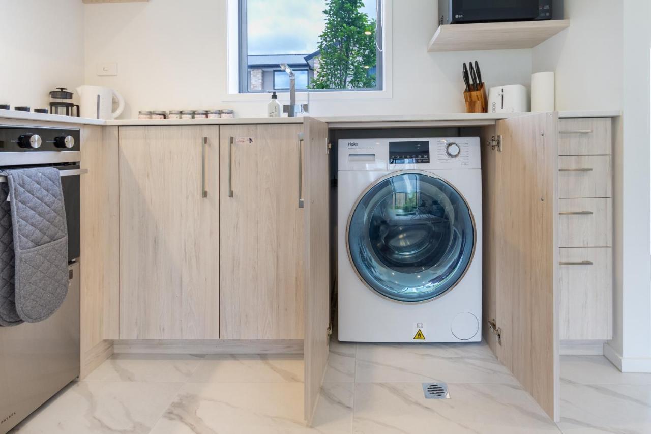 Upper Riccarton Dream - 2 Bed 2 Bath W/Carpark Lägenhet Christchurch Exteriör bild
