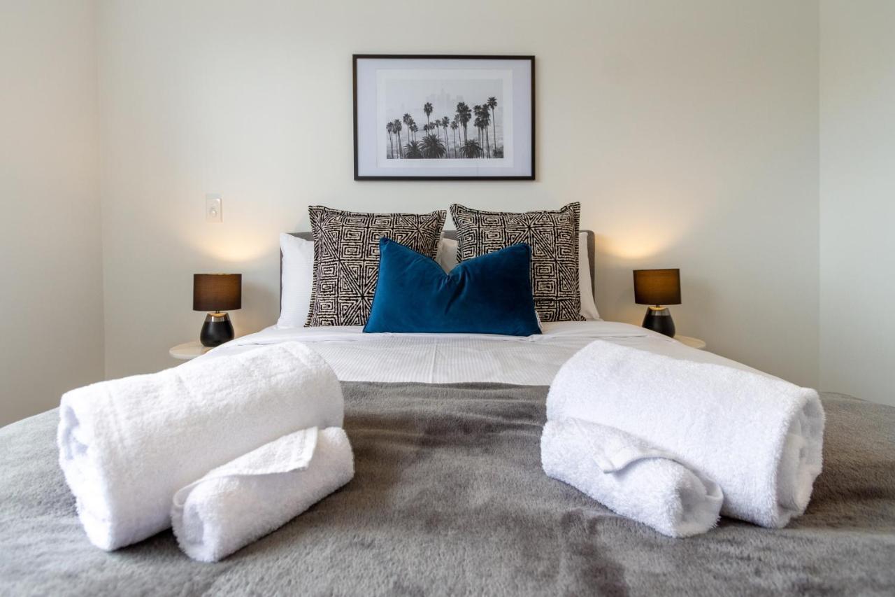 Upper Riccarton Dream - 2 Bed 2 Bath W/Carpark Lägenhet Christchurch Exteriör bild